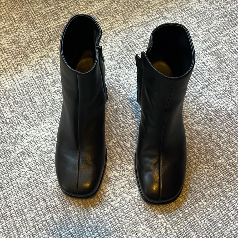 Vince booties. Size 8. Black.